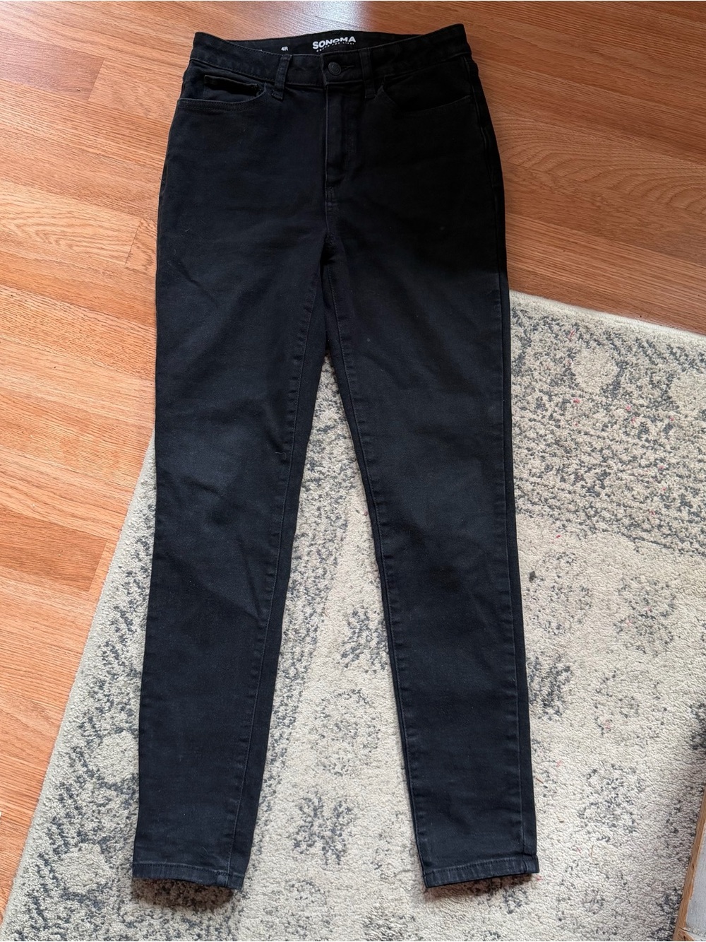 Sonoma Size 4 Black Curvy Skinny Jeans